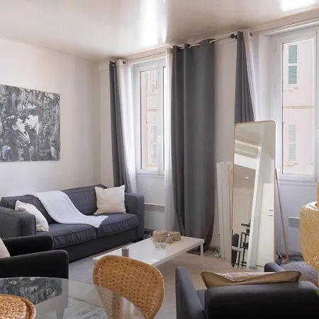 Elegant 2 - Bedroom Flat In Apartment Cannes