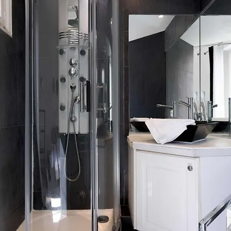 Elegant 2 - Bedroom Flat In