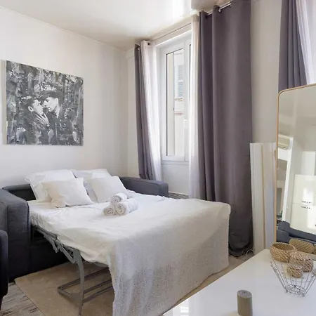 Apartment Elegant 2 - Bedroom Flat In *