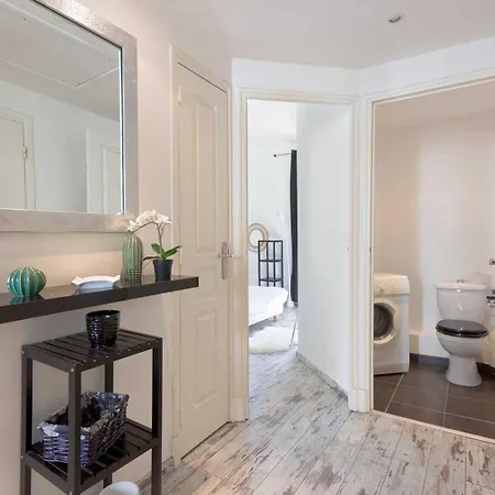 Elegant 2 - Bedroom Flat In Apartment Cannes