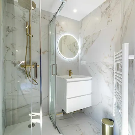 Elegant 2 - Bedroom Flat In