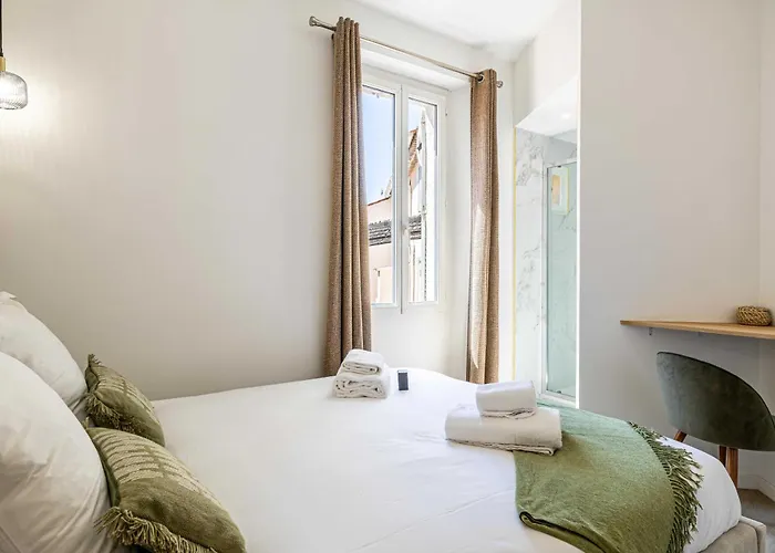 Elegant 2 - Bedroom Flat In Apartman Cannes
