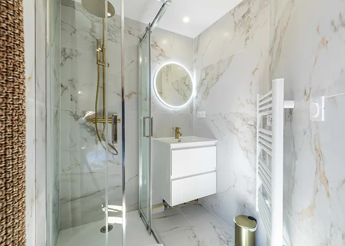Elegant 2 - Bedroom Flat In