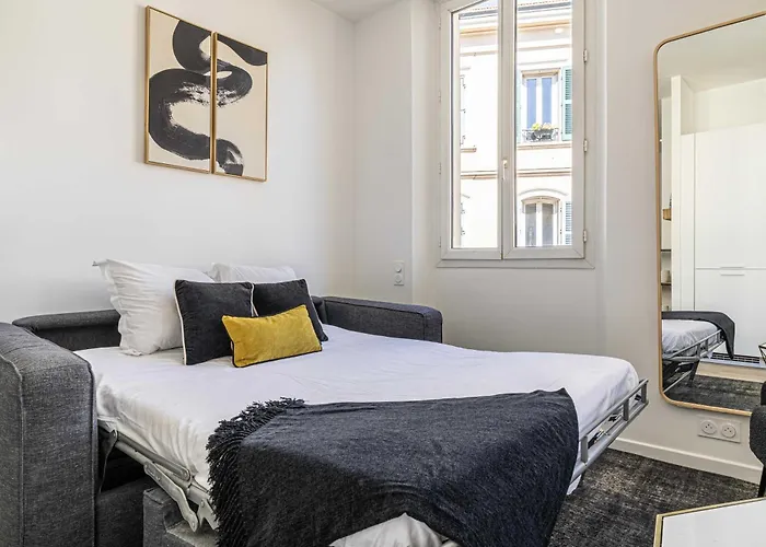 Elegant 2 - Bedroom Flat In Apartman Cannes