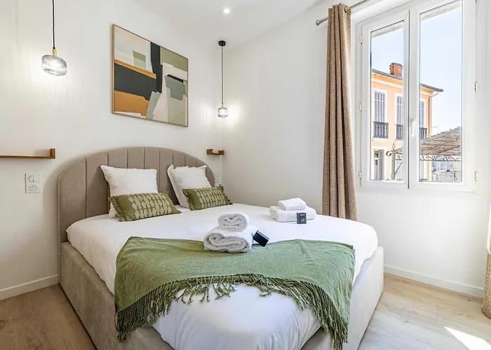 Elegant 2 - Bedroom Flat In Apartman
