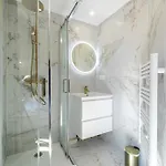 Elegant 2 - Bedroom Flat In