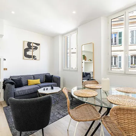 Elegant 2 - Bedroom Flat In Канны