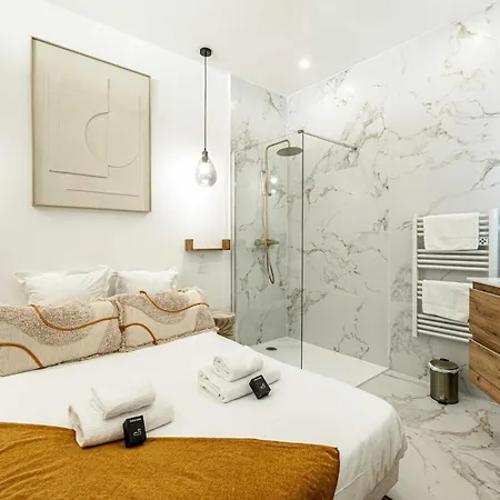 Апартаменты Elegant 2 - Bedroom Flat In *
