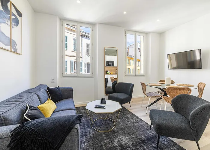 Elegant 2 - Bedroom Flat In Daire *