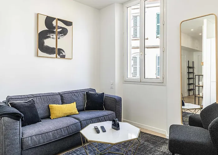 Elegant 2 - Bedroom Flat In Daire *